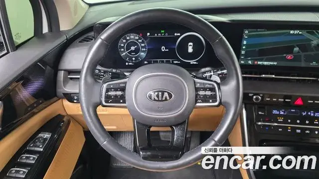 Kia Carnival 2021 — ფოტო 13/20