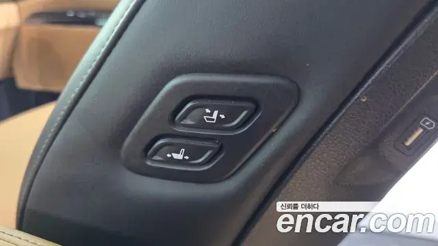 Kia Carnival 2021 — ფოტო 17/20