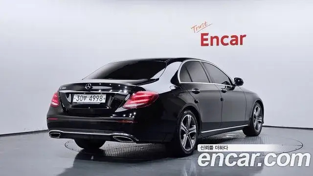 Mercedes-Benz E-Class 2019 — Фото 2/20