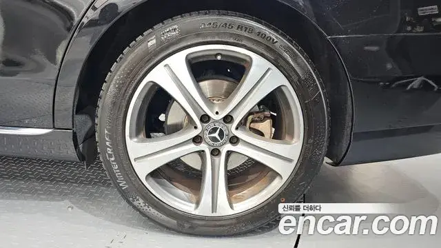 Mercedes-Benz E-Class 2019 — Şəkil 23/30