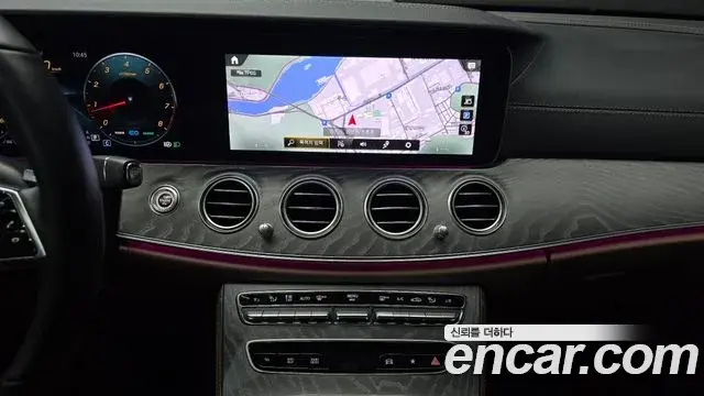 Mercedes-Benz E-Class 2023 — Фото 14/20