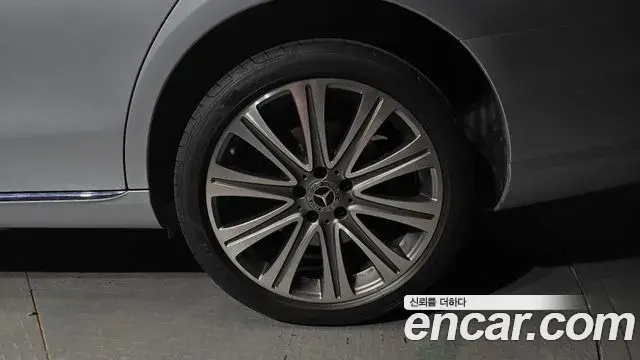 Mercedes-Benz E-Class 2023 — Şəkil 30/34