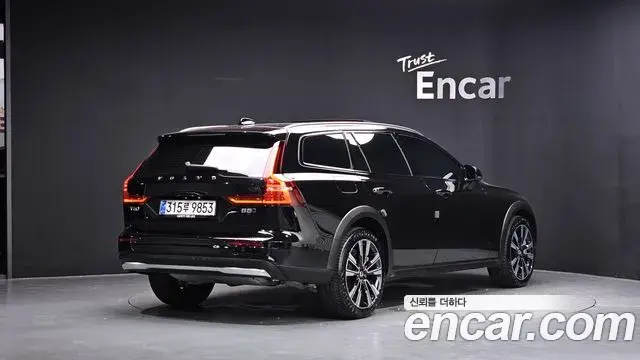 Volvo V60 Cross Country 2025 — Şəkil 20/33
