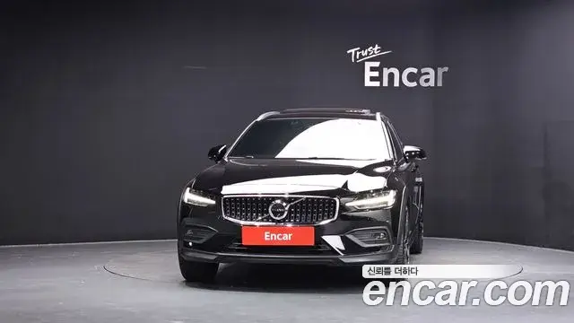 Volvo V60 Cross Country 2025 — Şəkil 14/33
