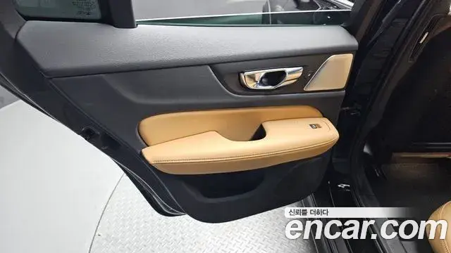 Volvo V60 Cross Country 2025 — Şəkil 19/33
