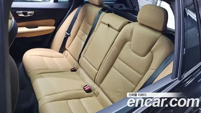 Volvo V60 Cross Country 2025 — Şəkil 28/33