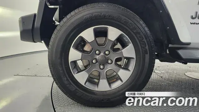 Jeep Wrangler 2023 — ფოტო 16/30