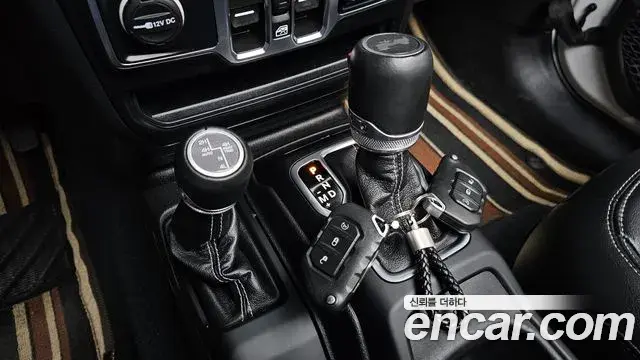 Jeep Wrangler 2023 — ფოტო 11/30