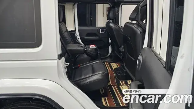 Jeep Wrangler 2023 — ფოტო 25/30