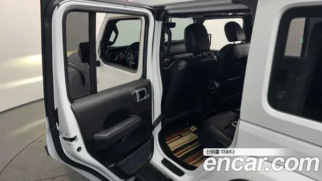 Jeep Wrangler 2023 — ფოტო 21/30