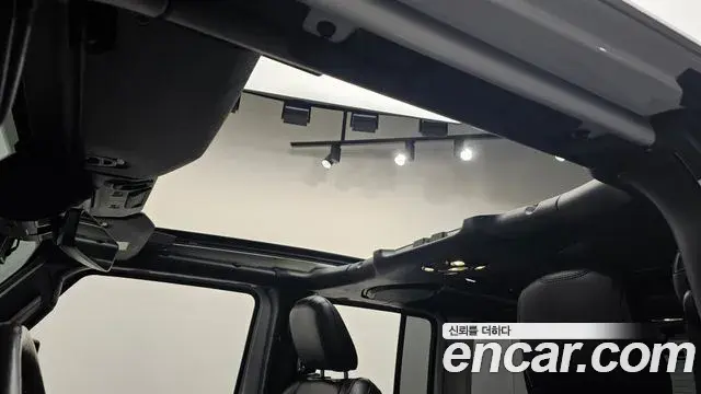 Jeep Wrangler 2023 — ფოტო 17/30