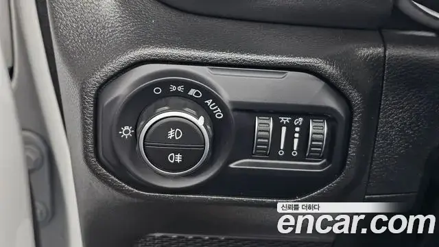 Jeep Wrangler 2023 — ფოტო 13/30