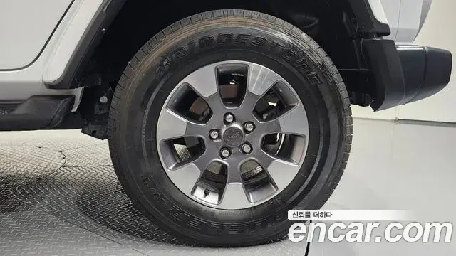 Jeep Wrangler 2023 — ფოტო 6/30