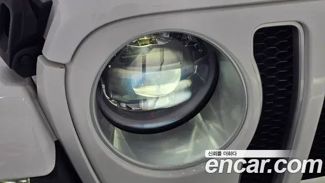Jeep Wrangler 2023 — ფოტო 22/30