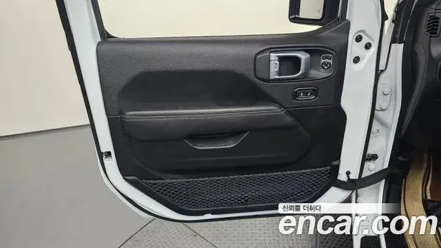 Jeep Wrangler 2023 — ფოტო 9/30