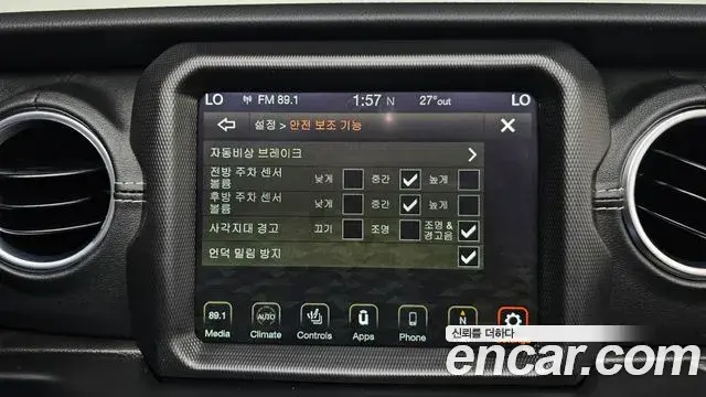 Jeep Wrangler 2023 — ფოტო 28/30