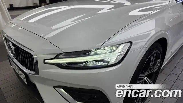 Volvo S60 2021 — Şəkil 21/33