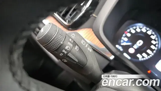 Volvo S60 2021 — Şəkil 28/33
