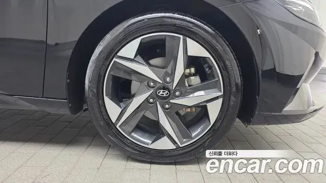 Hyundai The New Avante Hybrid 2022 — Photo 25/32