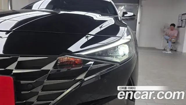 Hyundai The New Avante Hybrid 2022 — Photo 28/32
