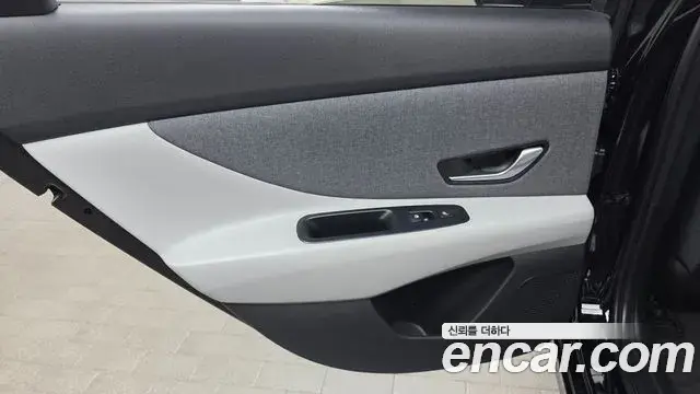 Hyundai The New Avante Hybrid 2022 — Photo 22/32