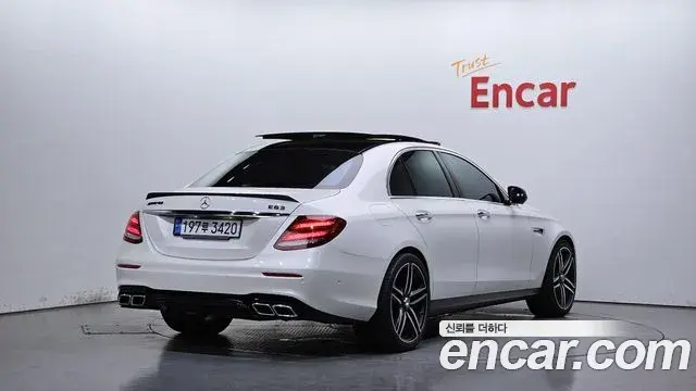 Mercedes-Benz E-Class 2019 — Photo 6/31