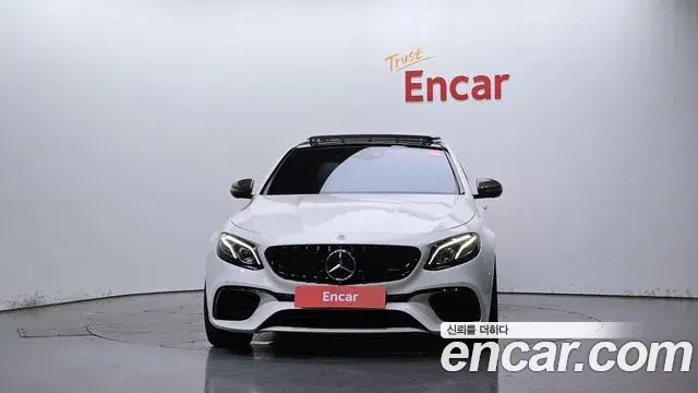 Mercedes-Benz E-Class 2019 — Photo 27/31