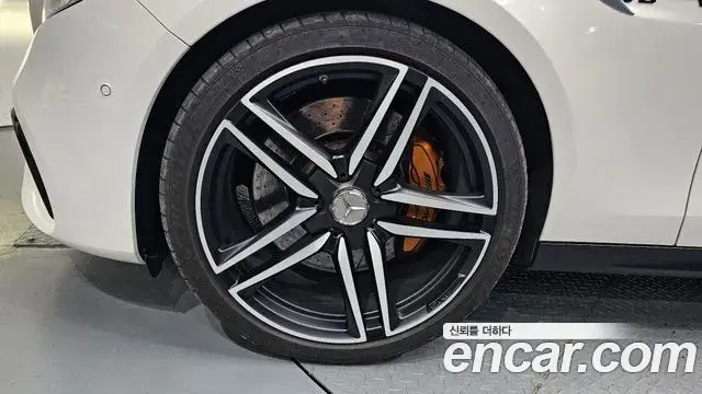Mercedes-Benz E-Class 2019 — Photo 7/31