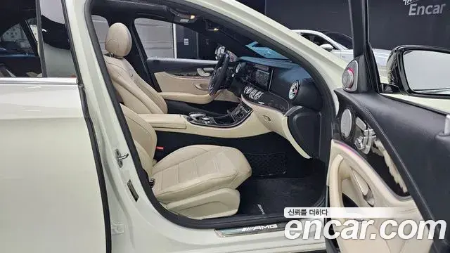 Mercedes-Benz E-Class 2019 — Photo 14/31