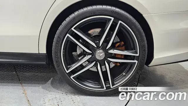 Mercedes-Benz E-Class 2019 — Photo 26/31