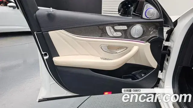 Mercedes-Benz E-Class 2019 — Photo 21/31