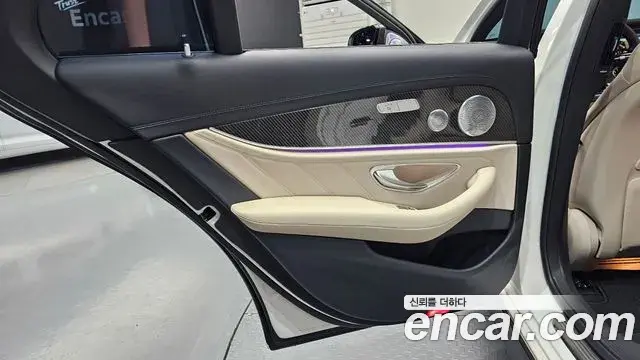 Mercedes-Benz E-Class 2019 — Photo 31/31