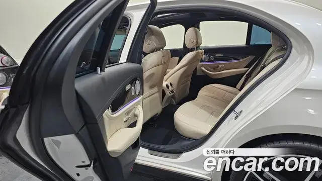 Mercedes-Benz E-Class 2019 — Photo 24/31