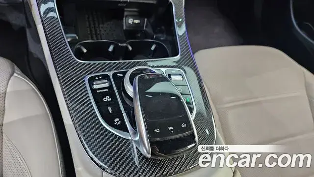 Mercedes-Benz E-Class 2019 — Photo 12/31