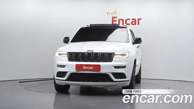 Jeep Grand Cherokee 2021 — Фото 3/20