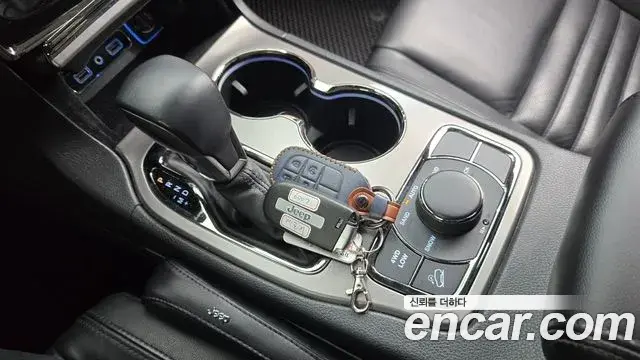 Jeep Grand Cherokee 2021 — Фото 9/20