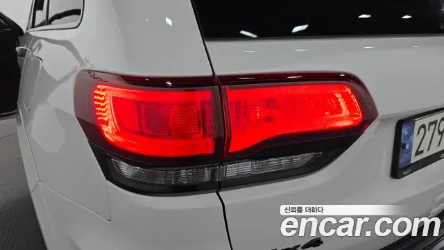 Jeep Grand Cherokee 2021 — Photo 10/30