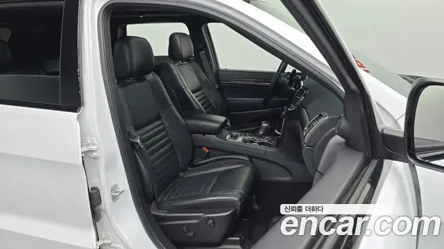 Jeep Grand Cherokee 2021 — Photo 7/30