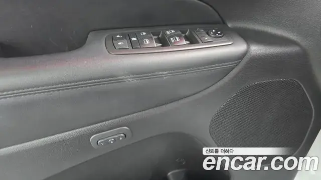 Jeep Grand Cherokee 2021 — Photo 11/30