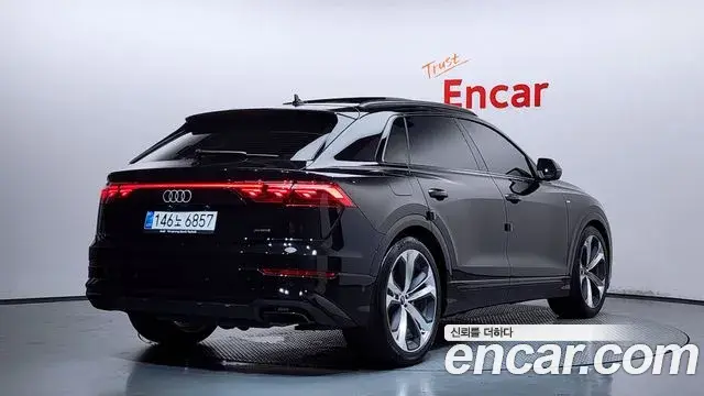 Audi Q8 2025 — ფოტო 28/36