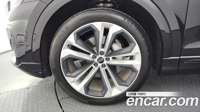 Audi Q8 2025 — ფოტო 17/36
