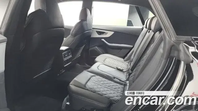 Audi Q8 2025 — ფოტო 27/36