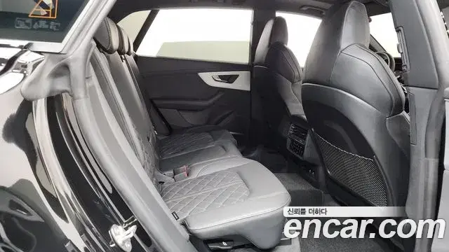 Audi Q8 2025 — ფოტო 34/36
