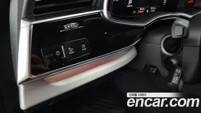 Audi Q8 2025 — ფოტო 22/36