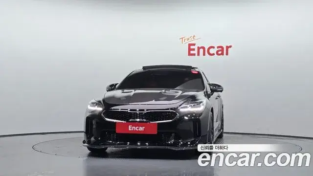 Kia Stinger 2022 — Фото 3/20