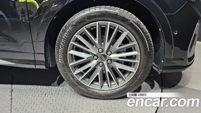 Audi Q3 2023 — ფოტო 18/31