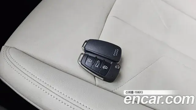 Audi Q3 2023 — ფოტო 27/31