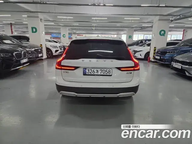 Volvo V90 Cross Country 2020 — ფოტო 4/14