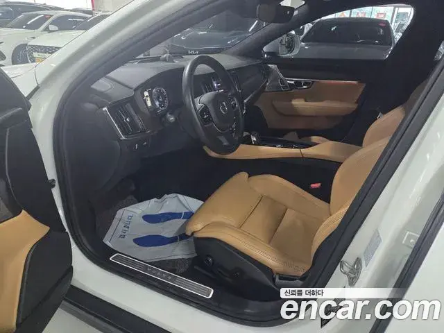 Volvo V90 Cross Country 2020 — ფოტო 13/14