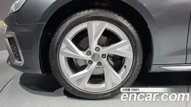 Audi A4 2020 — ფოტო 10/34